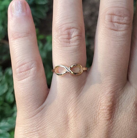 NWOT Dainty Gold Trinity Ring, sz 5.75 - Picture 4 of 7